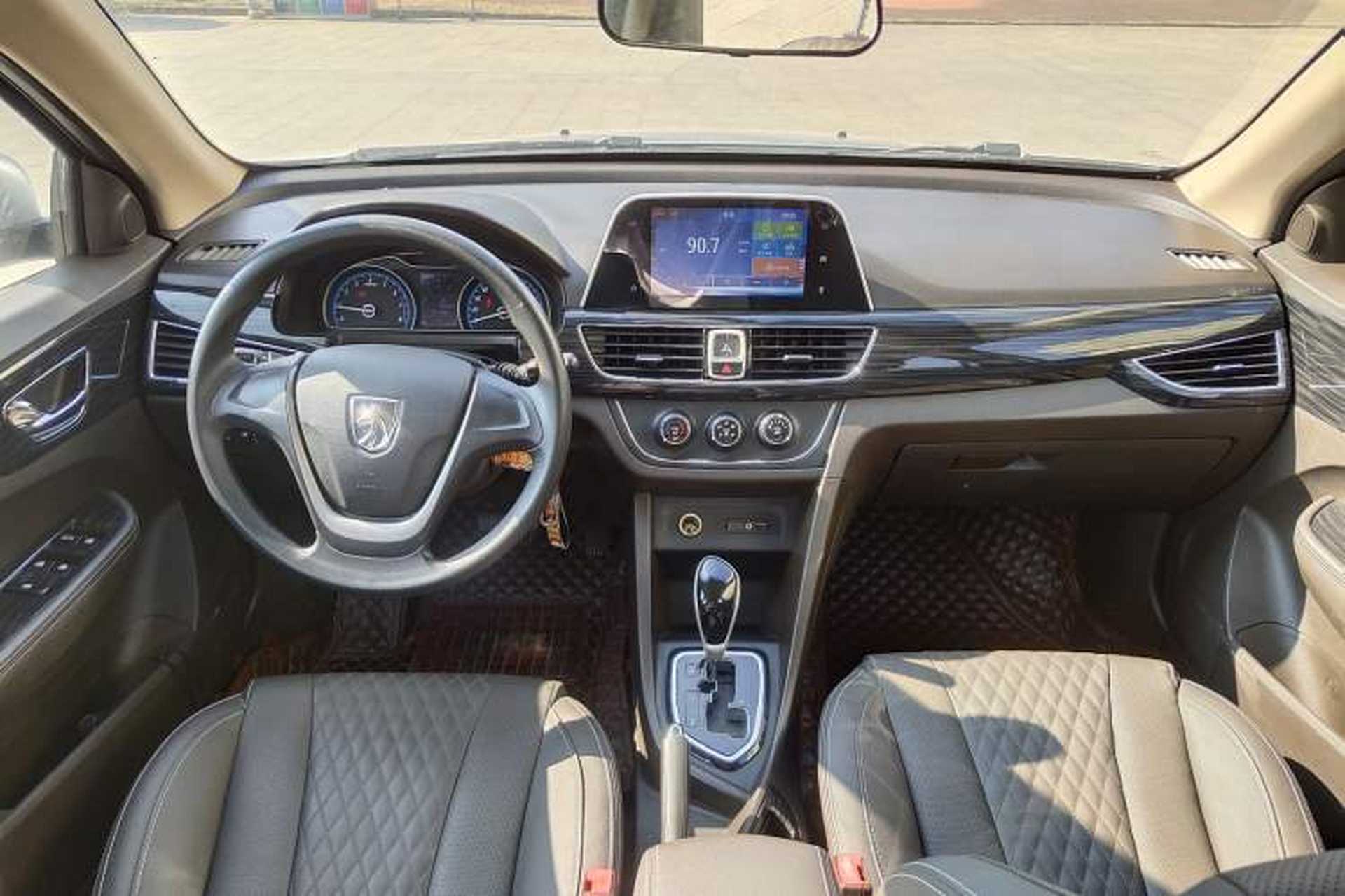 Used Baojun 630 2016 1.5L automatic comfort version Interior 1
