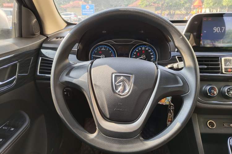 Used Baojun 630 2016 1.5L automatic comfort version Interior 2