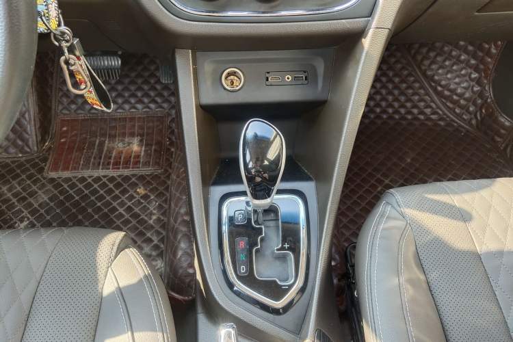 Used Baojun 630 2016 1.5L automatic comfort version Interior 4