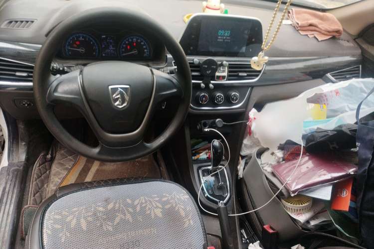 Used Baojun 630 2016 1.5L automatic comfort version Center Console