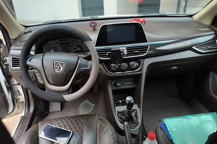 Used Baojun 630 2016 1.5L Manual Elite Edition Center Console