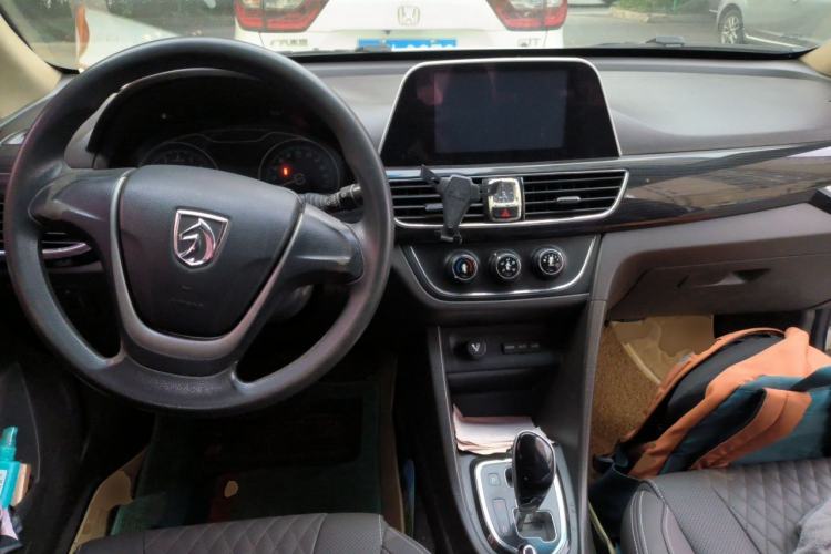 Used Baojun 630 2016 1.5L automatic comfort version Center Console