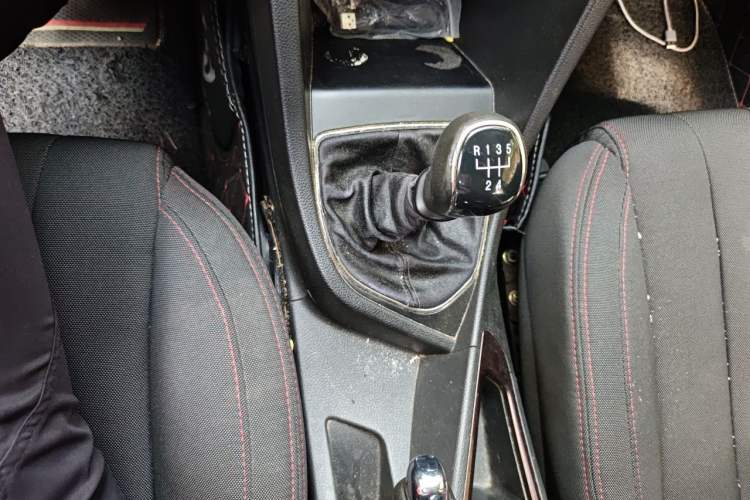 Used Baojun 630 2016 1.5L Manual Standard Edition Gear Lever