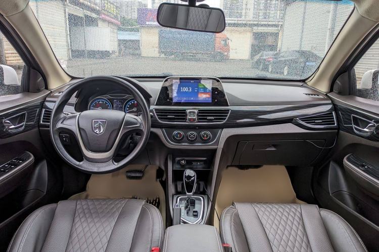 Used Baojun 630 2016 1.5L automatic comfort version Interior 1