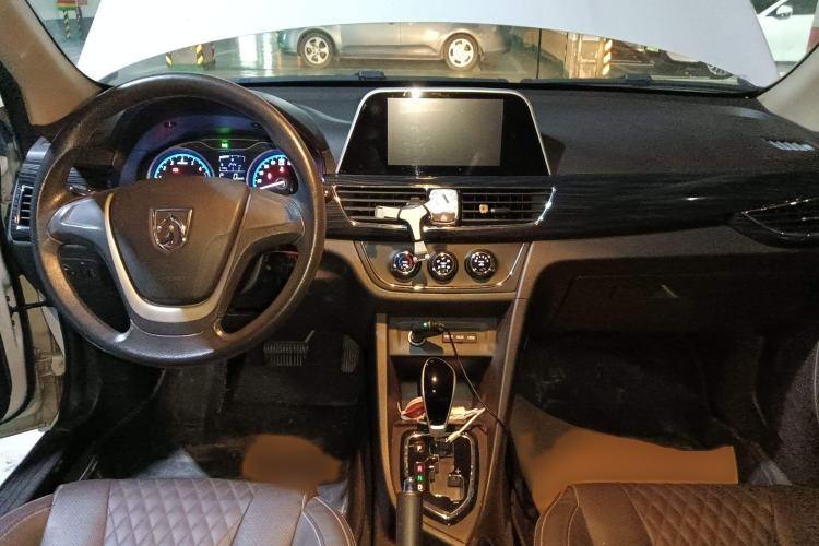 Used Baojun 630 2016 1.5L automatic comfort version Interior 2