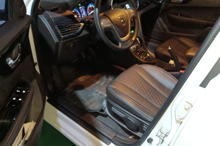 Used Baojun 630 2016 1.5L automatic comfort version Interior 3