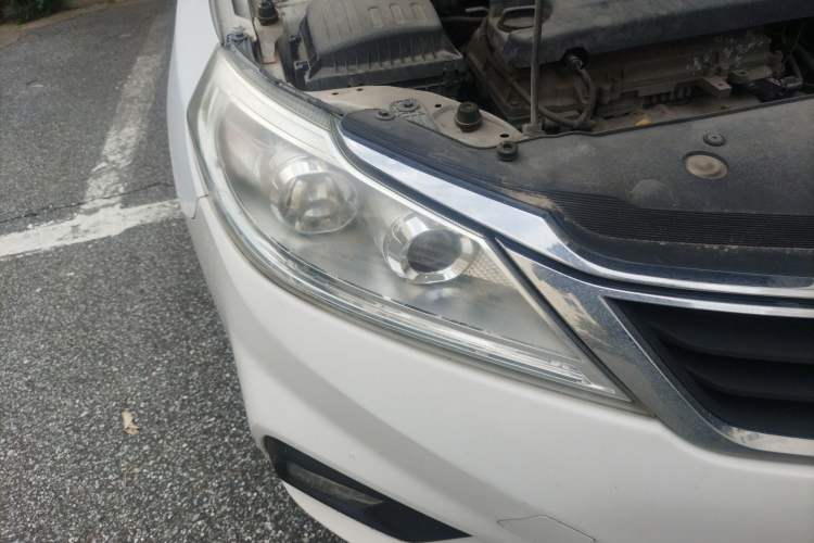 Used Baojun 630 2016 1.5L automatic comfort version Right Front Headlight