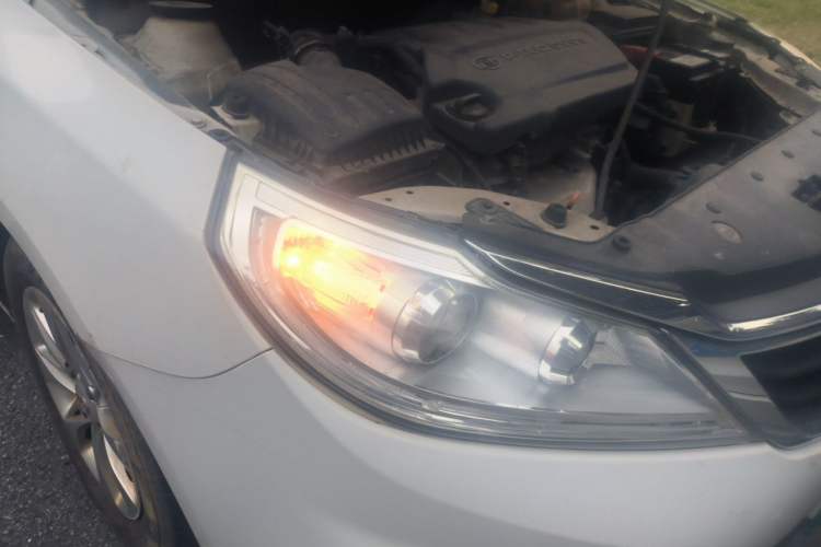 Used Baojun 630 2016 1.5L automatic comfort version Right Front Headlight