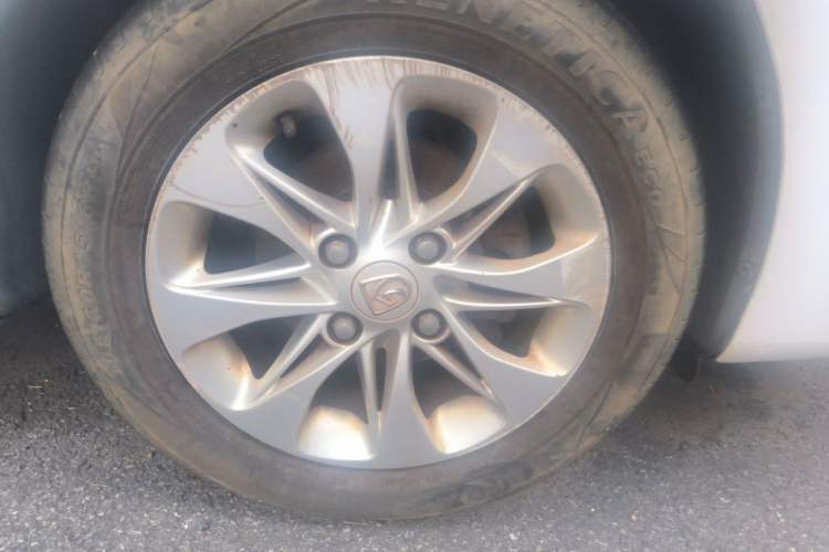 Used Baojun 630 2016 1.5L automatic comfort version Right Front Wheel Hub