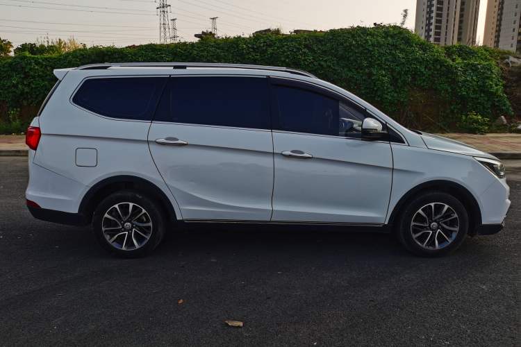 Used Baojun 730 2017 1.8L iAMT Prestige Version 7 Seats Exterior 2