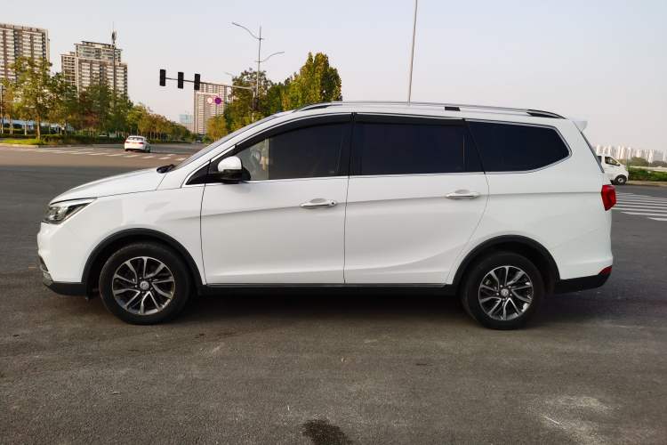Used Baojun 730 2017 1.8L iAMT Prestige Version 7 Seats Exterior 4