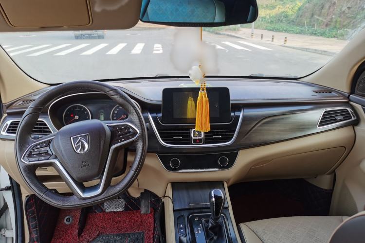 Used Baojun 730 2017 1.8L iAMT Prestige Version 7 Seats Interior 3