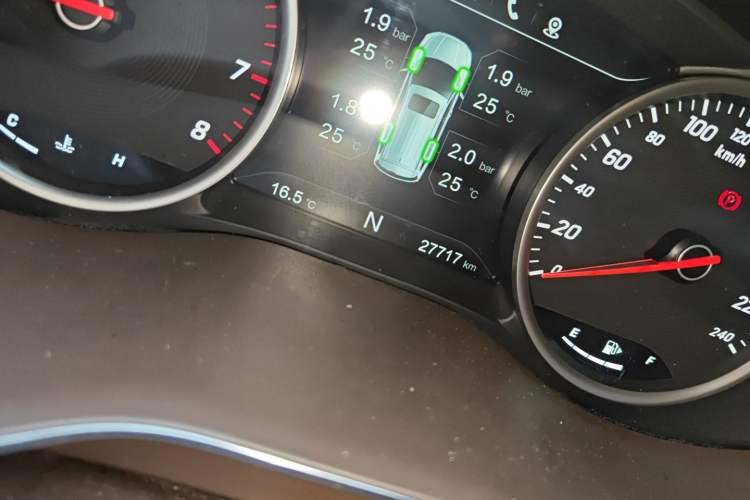 Used Baojun 730 2017 1.8L iAMT Prestige Version 7 Seats Odometer Close Up