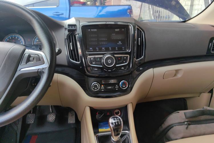 Used Baojun 730 2014 1.5L Manual Luxury Navigation ESP Version 7 Seats Audio And AC Panel
