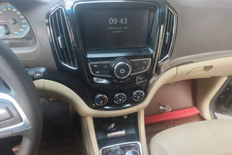 Used Baojun 730 2014 1.5L manual Comfort ESP version 7 seats Audio And AC Panel