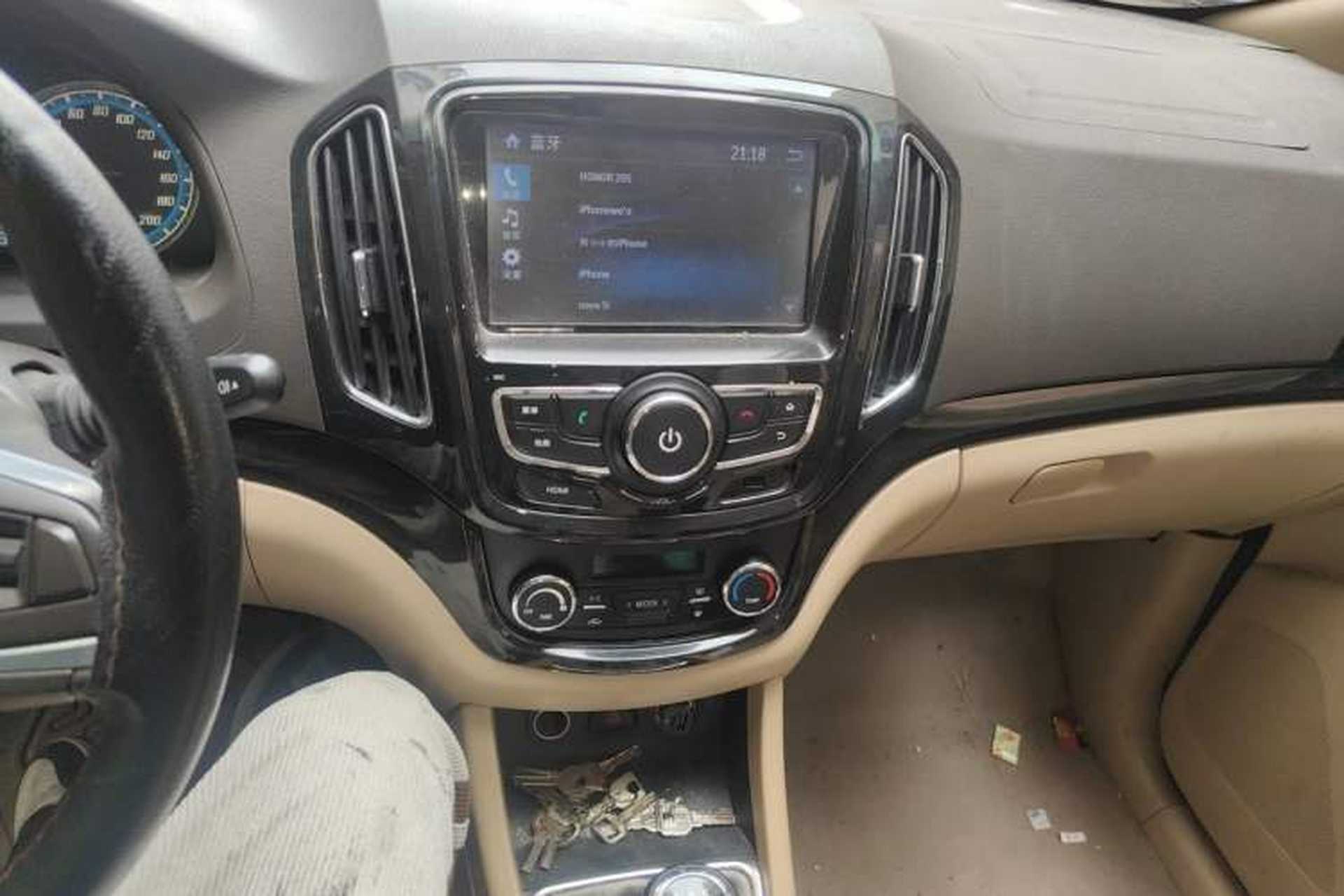 Used Baojun 730 2014 1.5L Manual Luxury Navigation ESP Version 7 Seats Audio And AC Panel