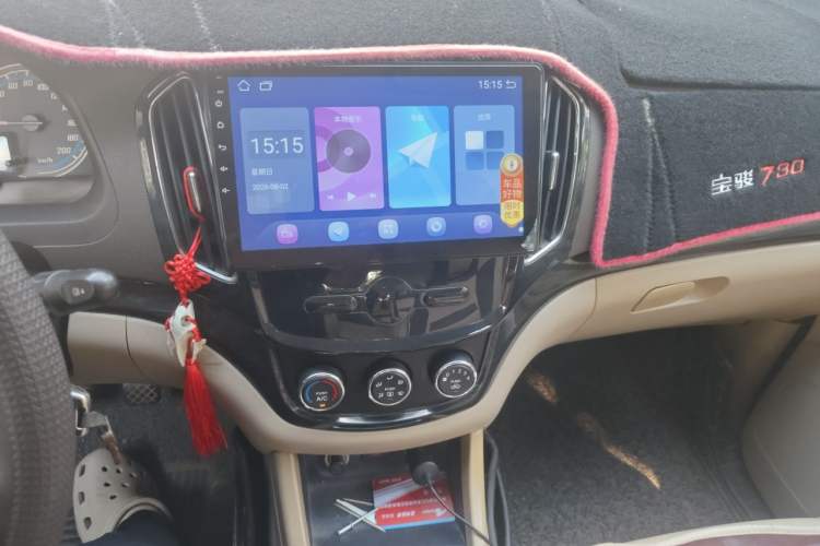 Used Baojun 730 2014 1.5L manual Comfort version 7 seats Audio And AC Panel