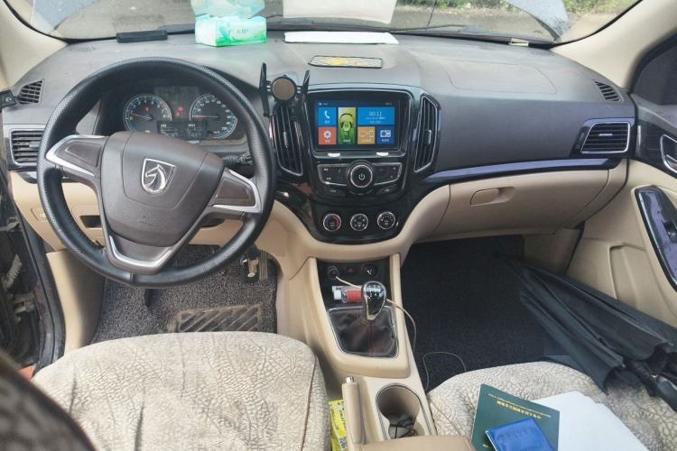 Used Baojun 730 2014 1.5L manual Comfort version 7 seats Center Console