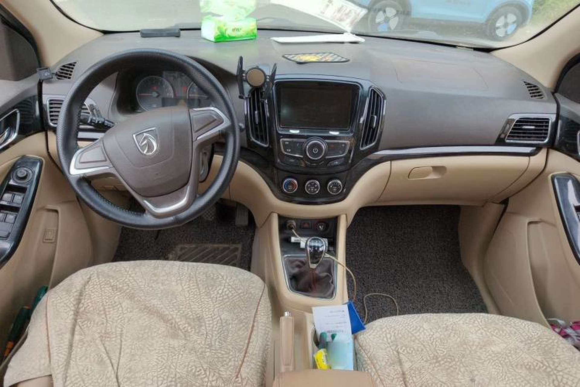 Used Baojun 730 2014 1.5L manual Comfort version 7 seats Center Console