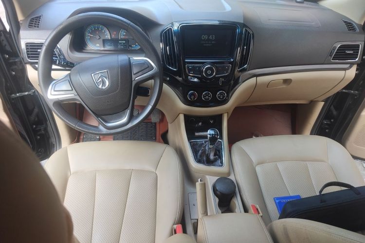 Used Baojun 730 2014 1.5L manual Comfort ESP version 7 seats Center Console