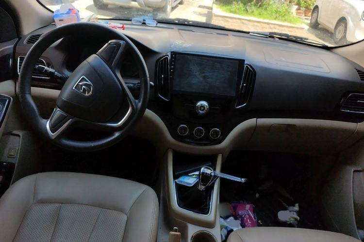 Used Baojun 730 2014 1.5L manual Comfort version 7 seats Center Console