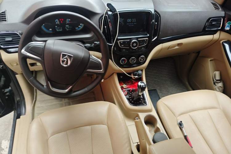 Used Baojun 730 2014 1.5L manual Comfort version 7 seats Center Console