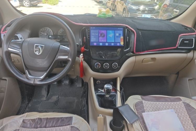 Used Baojun 730 2014 1.5L manual Comfort version 7 seats Center Console