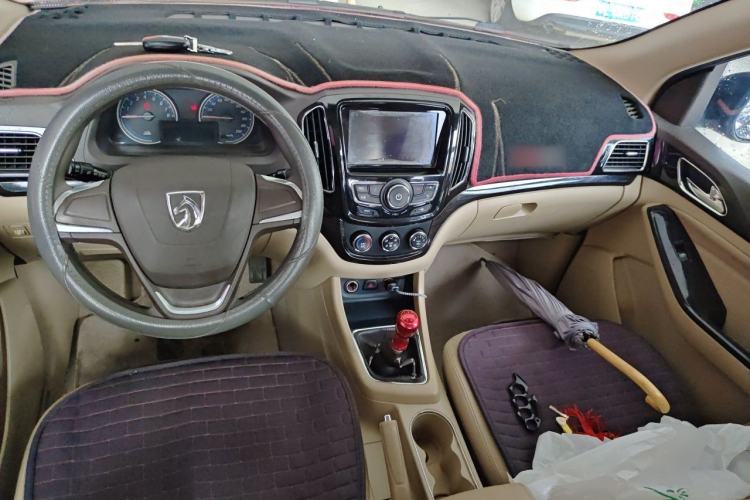 Used Baojun 730 2014 1.5L manual Comfort ESP version 7 seats Center Console