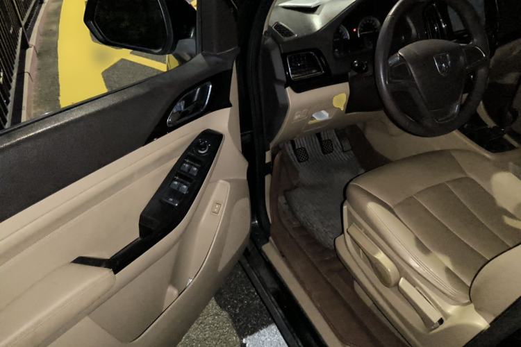 Used Baojun 730 2014 1.5L manual Comfort ESP version 7 seats Driver Seat