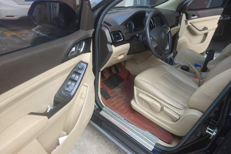 Used Baojun 730 2014 1.5L manual Comfort ESP version 7 seats Driver Seat