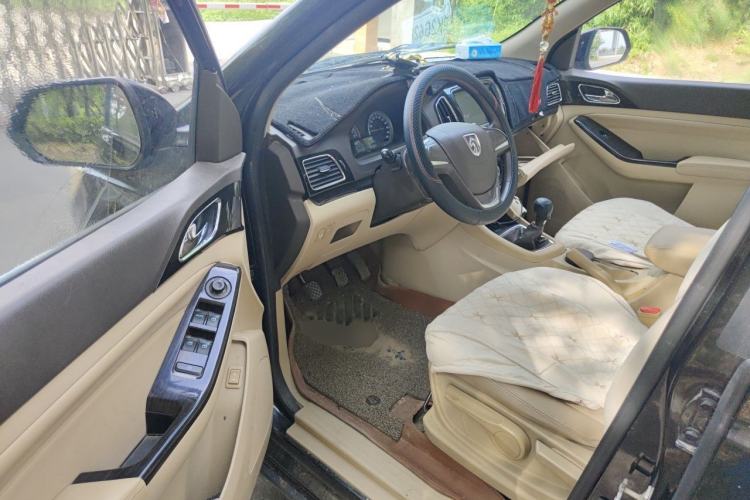 Used Baojun 730 2014 1.5L manual Comfort version 7 seats Driver Seat