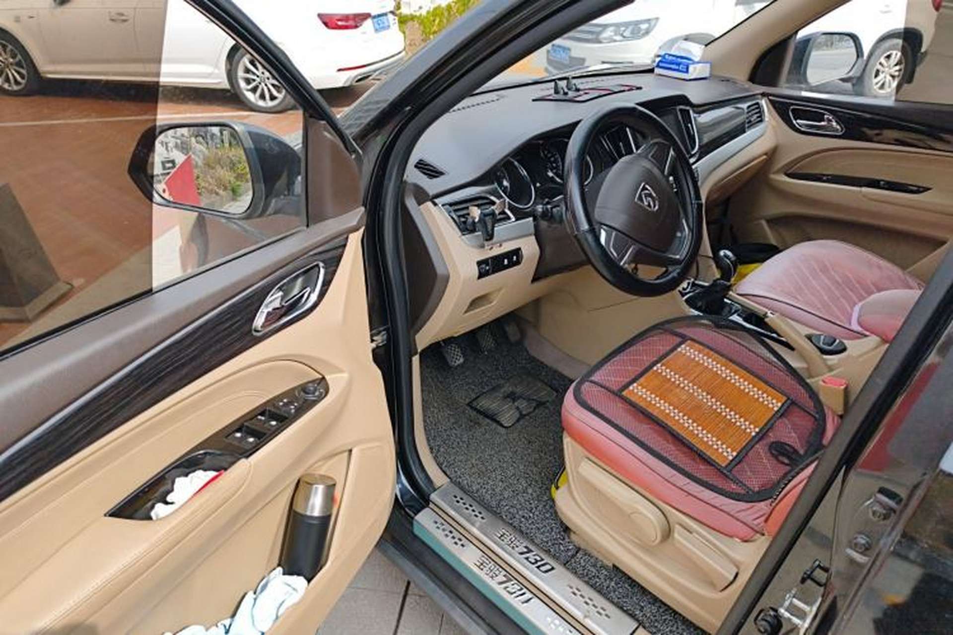Used Baojun 730 2014 1.5L manual Comfort version 7 seats Driver Seat