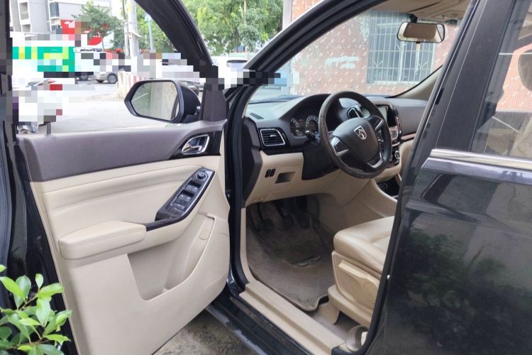 Used Baojun 730 2014 1.5L manual Comfort version 7 seats Driver Seat