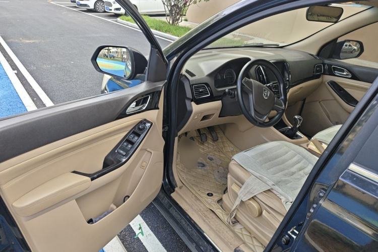 Used Baojun 730 2014 1.5L manual Comfort version 7 seats Driver Seat