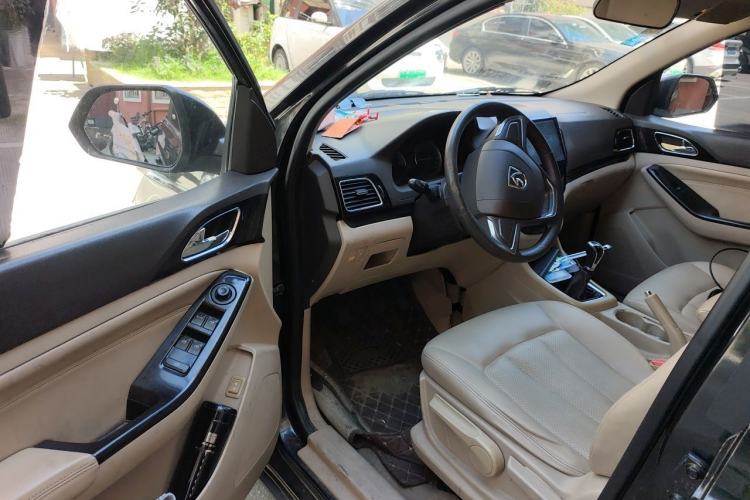 Used Baojun 730 2014 1.5L manual Comfort version 7 seats Driver Seat