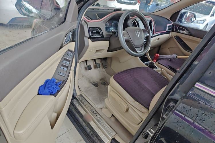 Used Baojun 730 2014 1.5L manual Comfort ESP version 7 seats Driver Seat