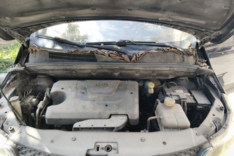 Used Baojun 730 2014 1.5L manual luxury trim 7 seats Engine Bay