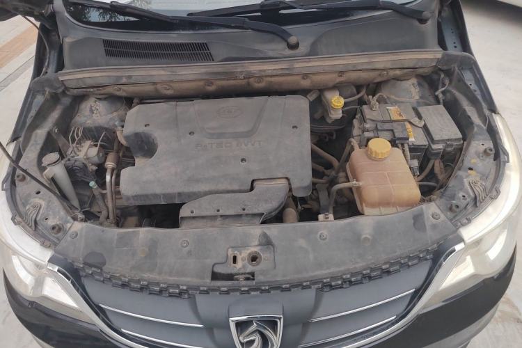 Used Baojun 730 2014 1.5L manual standard version 5 seats Engine Bay