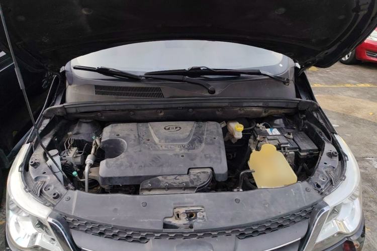Used Baojun 730 2014 1.5L manual Comfort ESP version 7 seats Engine Bay