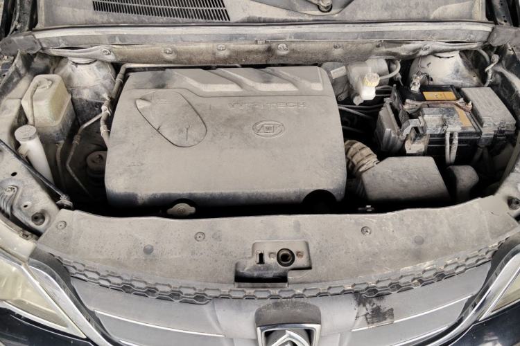 Used Baojun 730 2014 1.8L manual Comfort trim 7-seater Engine Bay