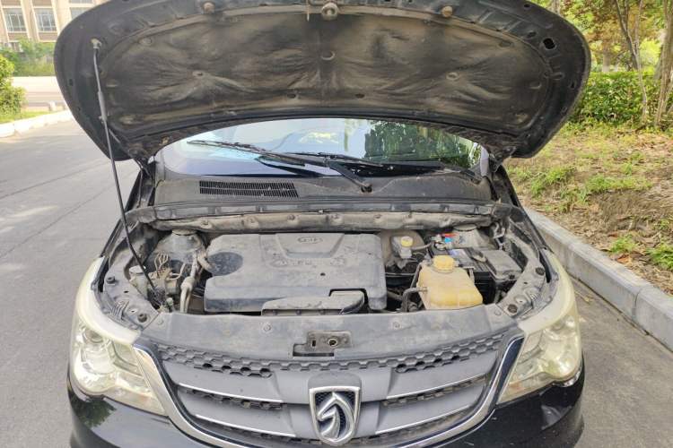 Used Baojun 730 2014 1.5L manual Comfort version 7 seats Engine Bay