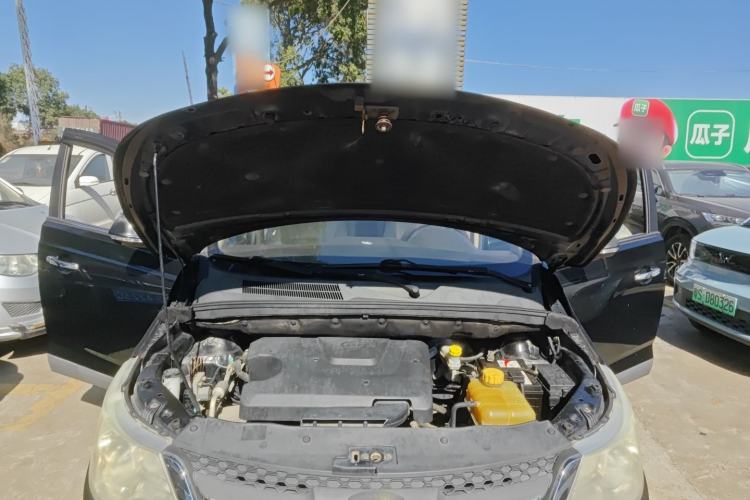 Used Baojun 730 2014 1.5L manual Comfort ESP version 7 seats Engine Bay