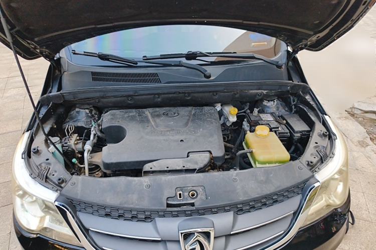 Used Baojun 730 2014 1.5L manual Comfort version 7 seats Engine Bay