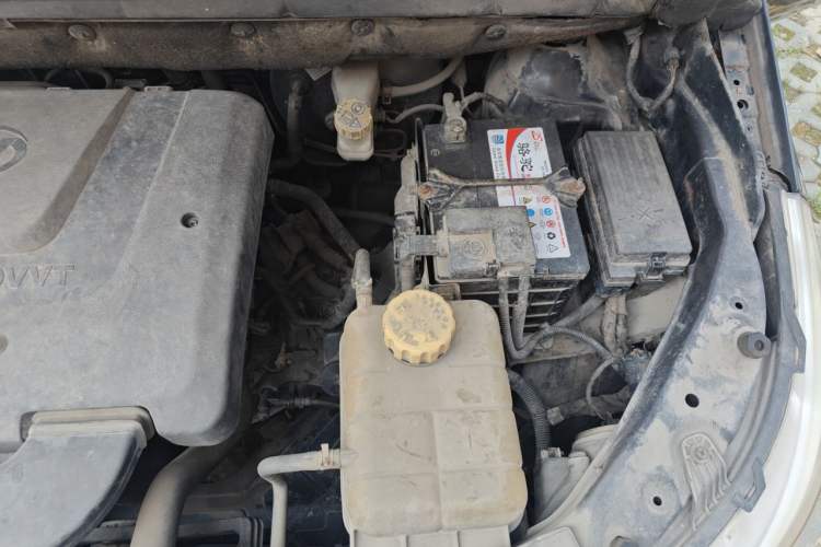 Used Baojun 730 2014 1.5L manual standard trim 7 seats Engine Bay Left