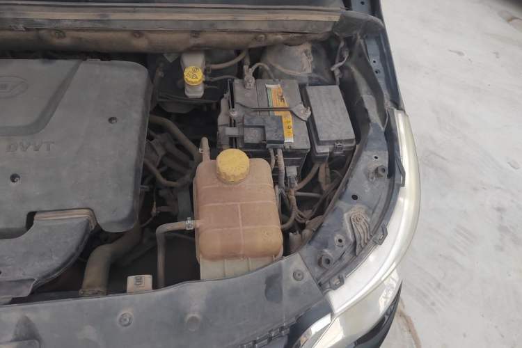 Used Baojun 730 2014 1.5L manual standard version 5 seats Engine Bay Left