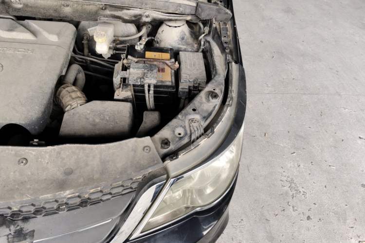 Used Baojun 730 2014 1.8L manual Comfort trim 7-seater Engine Bay Left