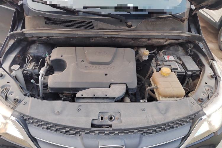Used Baojun 730 2014 1.5L manual luxury trim 7 seats Engine Bay