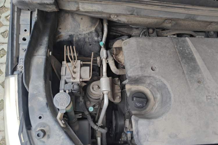 Used Baojun 730 2014 1.5L manual standard trim 7 seats Engine Bay Right