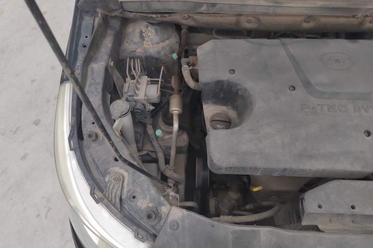 Used Baojun 730 2014 1.5L manual standard version 5 seats Engine Bay Right