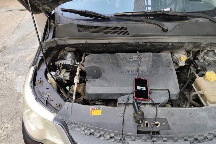 Used Baojun 730 2014 1.5L manual Comfort version 7 seats Engine Bay Right